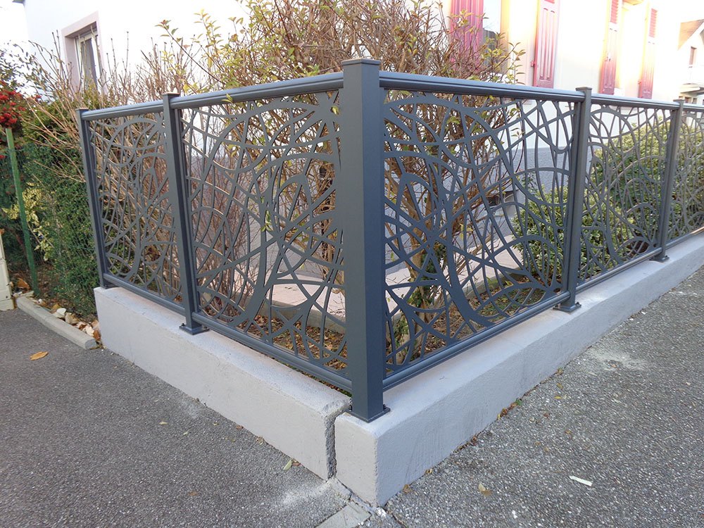portail cloture pfastatt 3 4 web 26 1 Quelle couleur choisir pour sa clôture ?