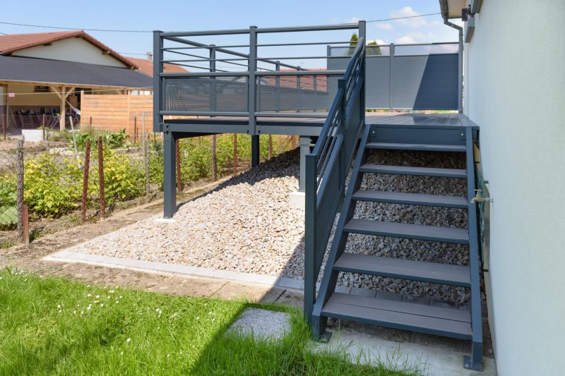 20160504 0251 scaled rgebzatf7giwfjlbshq71fnz8azy10sgw0na4dcn2q Escaliers extérieurs aluminium