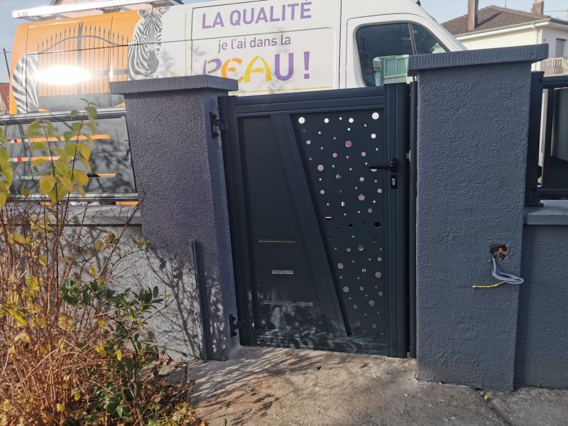 37060f0e 28bd 45d6 9447 21b9d0fd129f rgebyeuwr3ek8cxgzjzmvaqdca2oen4p0jfryptr3k Portails & Portillons